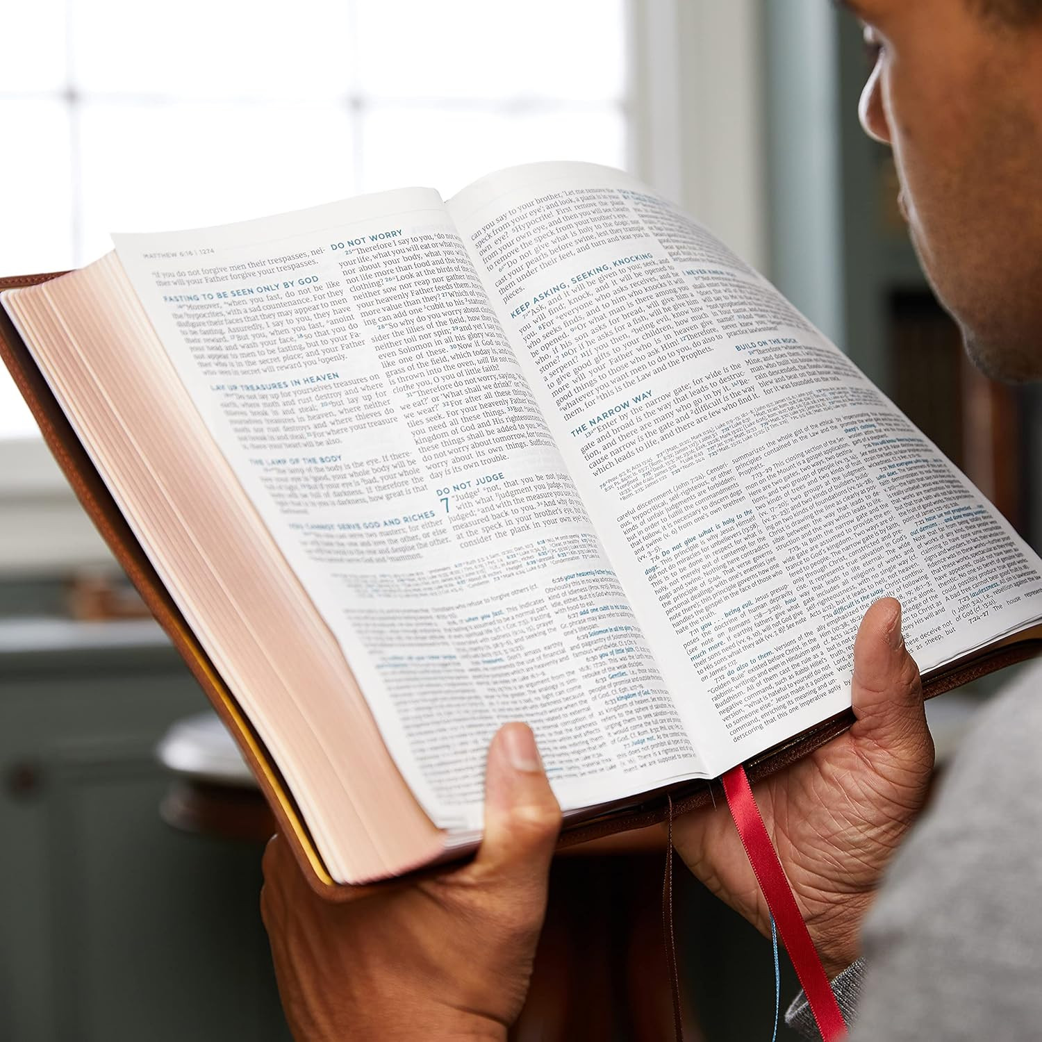 NKJV, Macarthur Study Bible, Blue Leathersoft, Thumb Indexed, Comfort Print: Unl