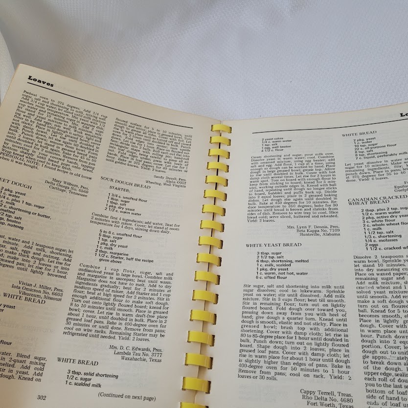 The Beta Sigma Phi International Cookbook Casseroles 1969 LARGE 380 pages VTG