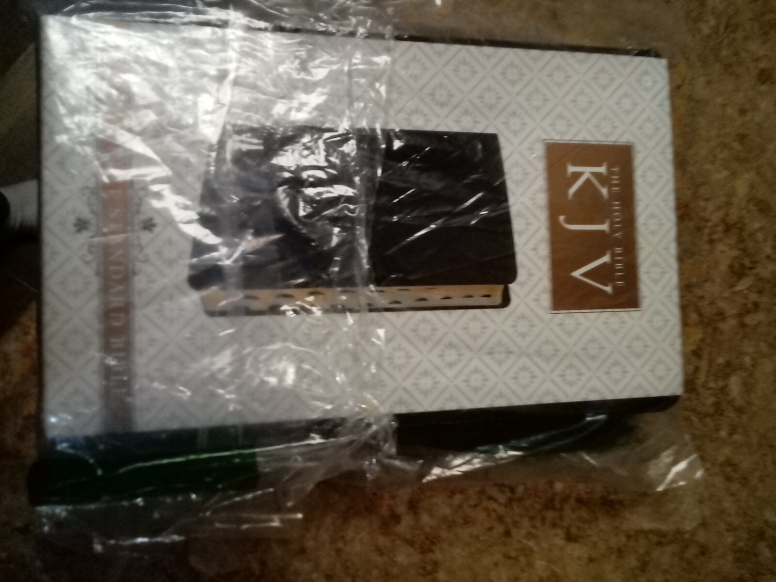 New KJV Giant Print Standard Size Bible with Thumb Index: Black faux leather