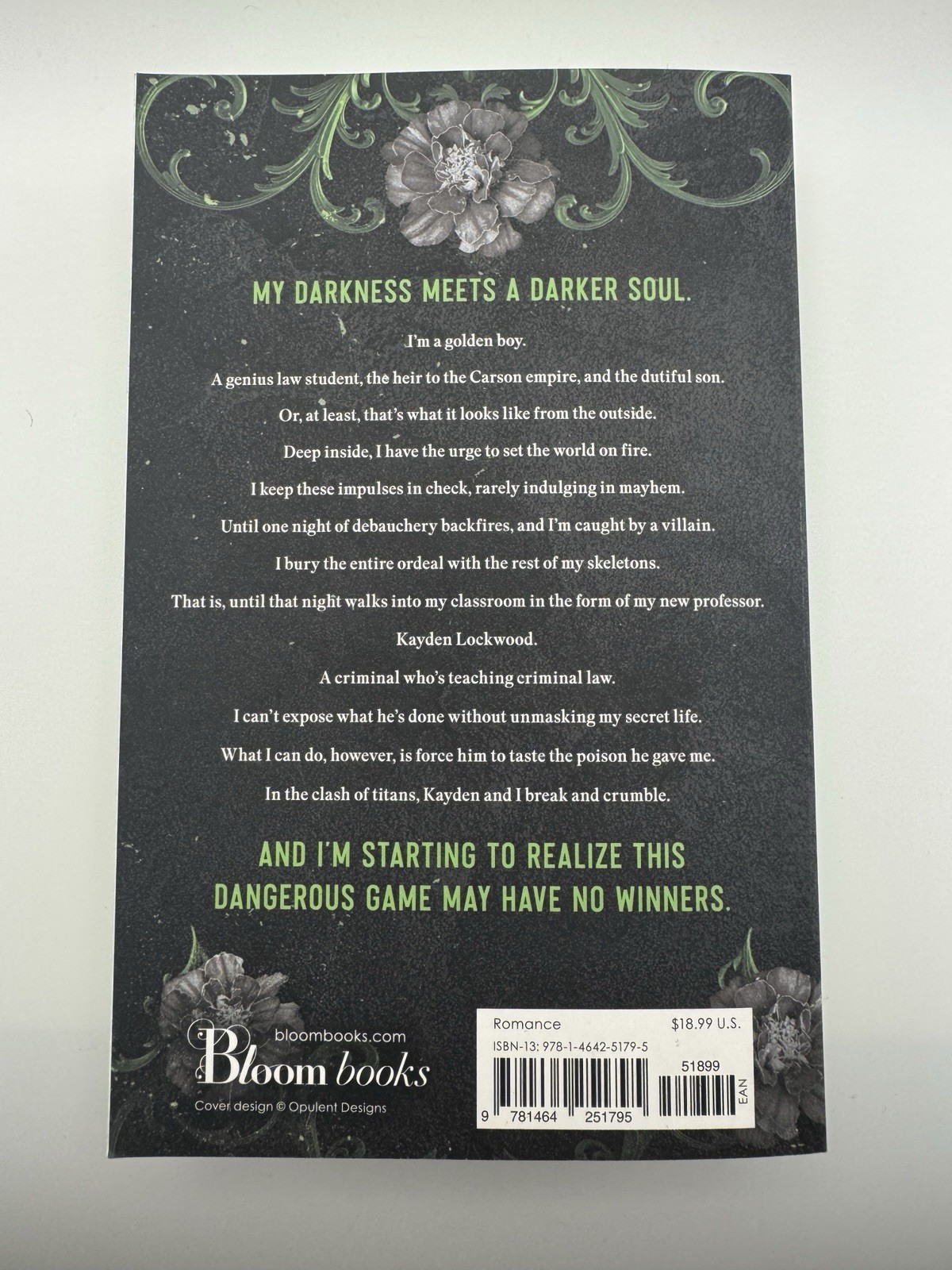 Kiss the Villain by Rina Kent Deluxe Edition Sprayed Edges (NEW!)