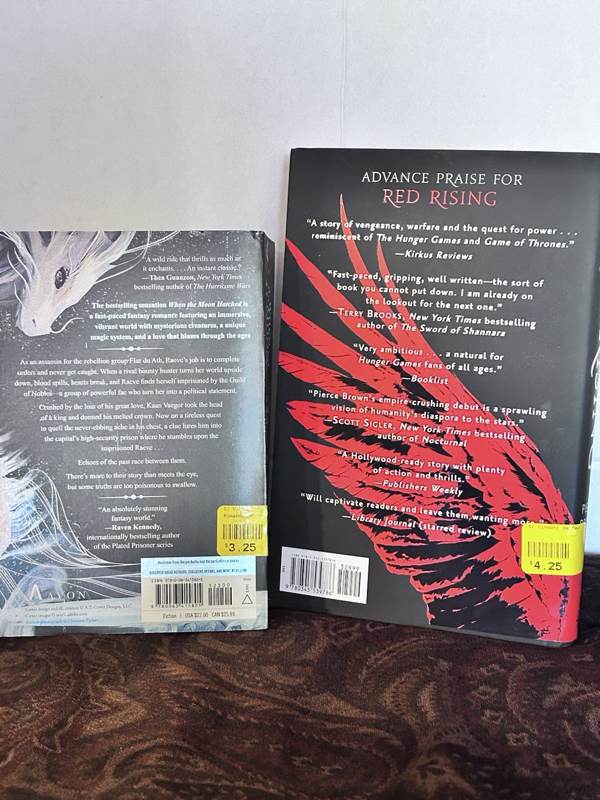 Red Rising Pierce Brown HC & When The Moon Hatched Sarah Parker PB Lot Booktok