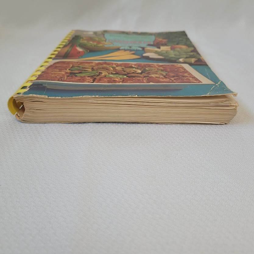 The Beta Sigma Phi International Cookbook Casseroles 1969 LARGE 380 pages VTG