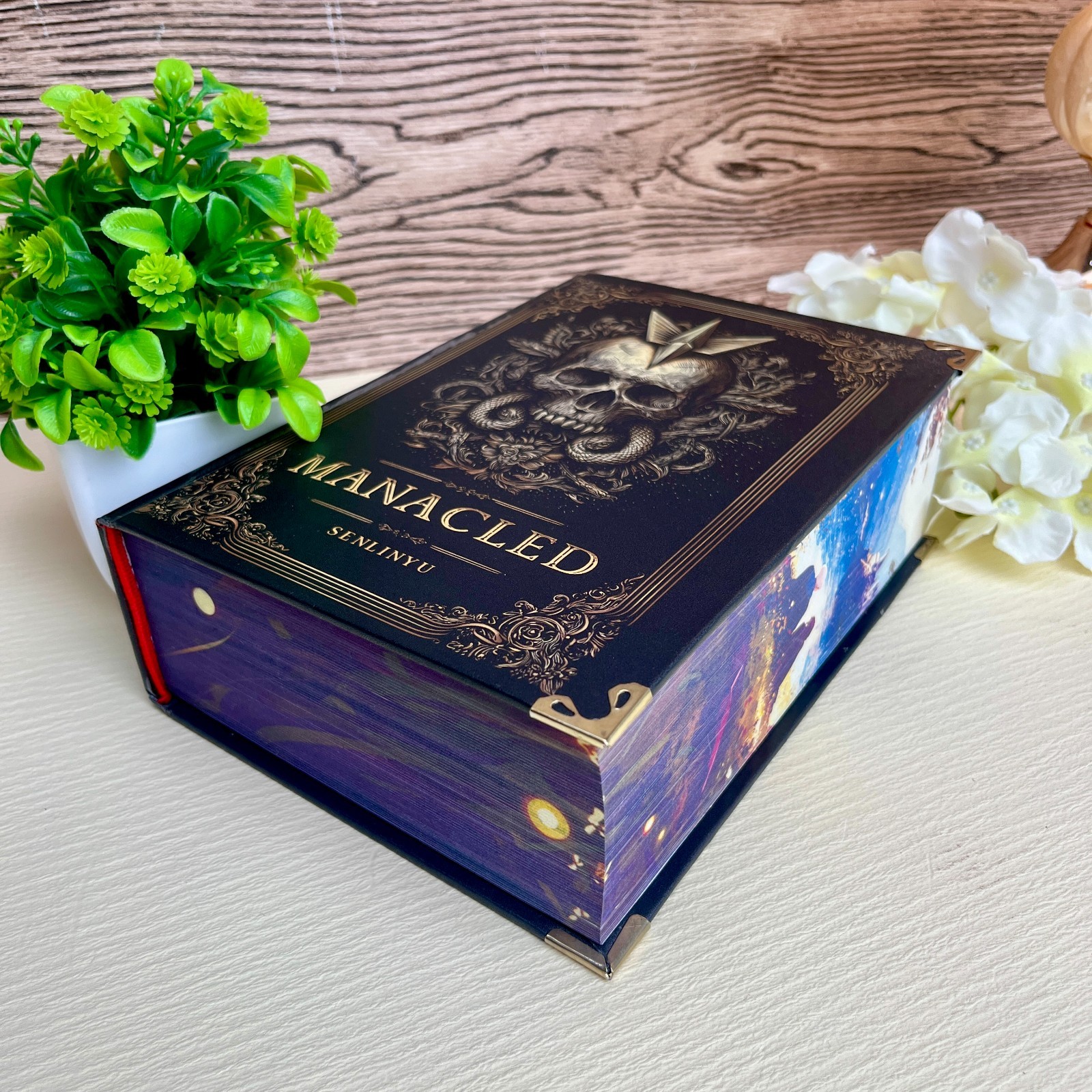 Manacled Hardcover Special Edition SenLinYu Sprayed Edges Collector Edition