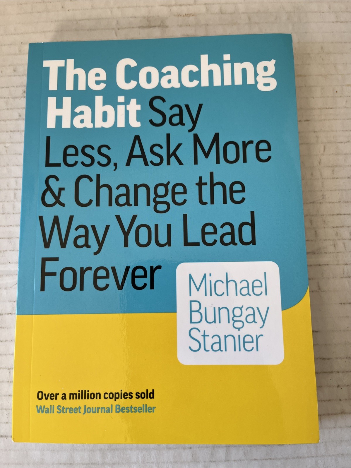 THE COACHING HABIT Michael Bungay Stanier 2016 TPB Page Two Books LIKE NEW