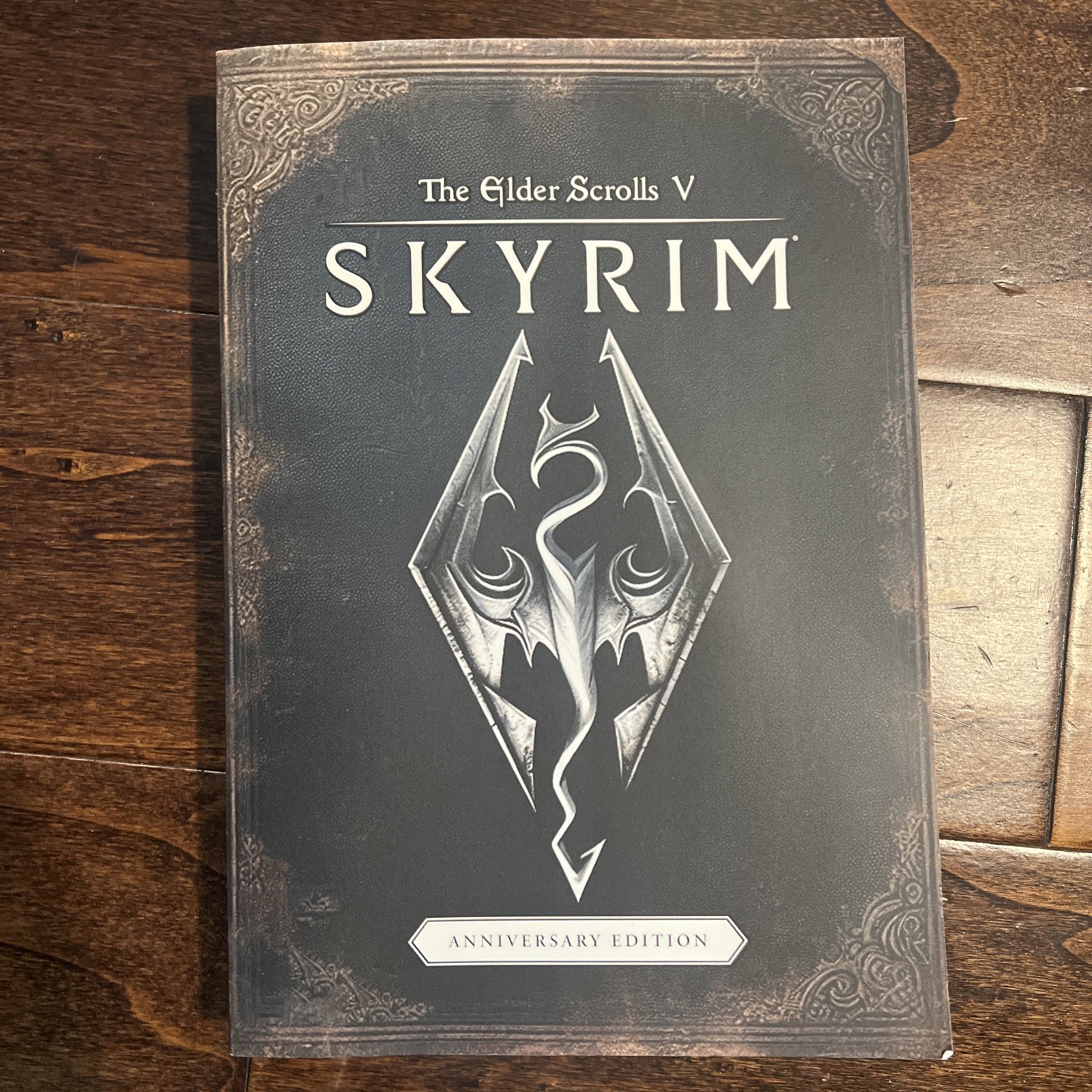 Elder Scrolls V Skyrim Anniversary edition Strategy Book Video Game Guide