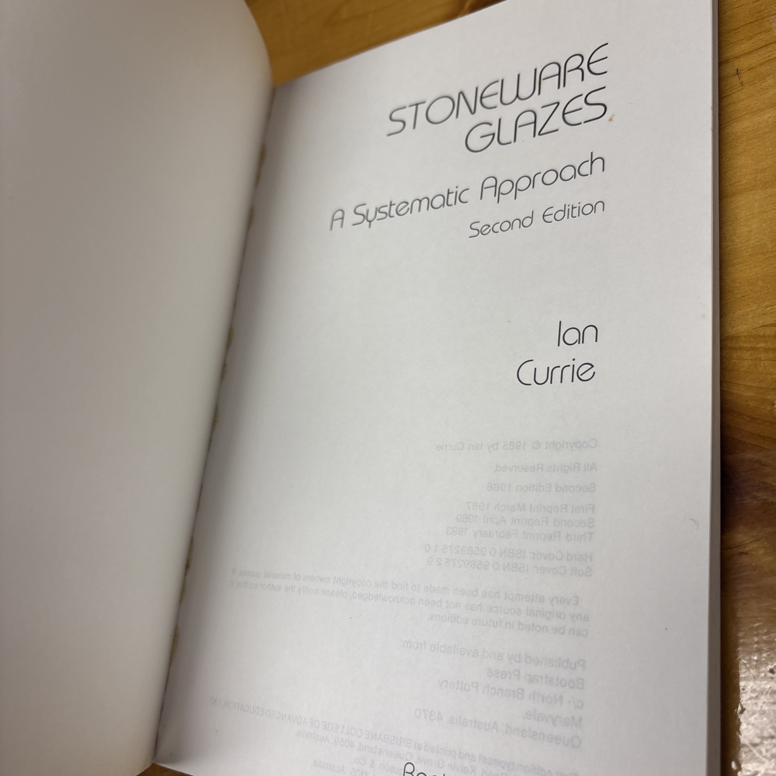 STONEWARE GLAZES: A SYSTEMATIC APPROACH By Ian Currie