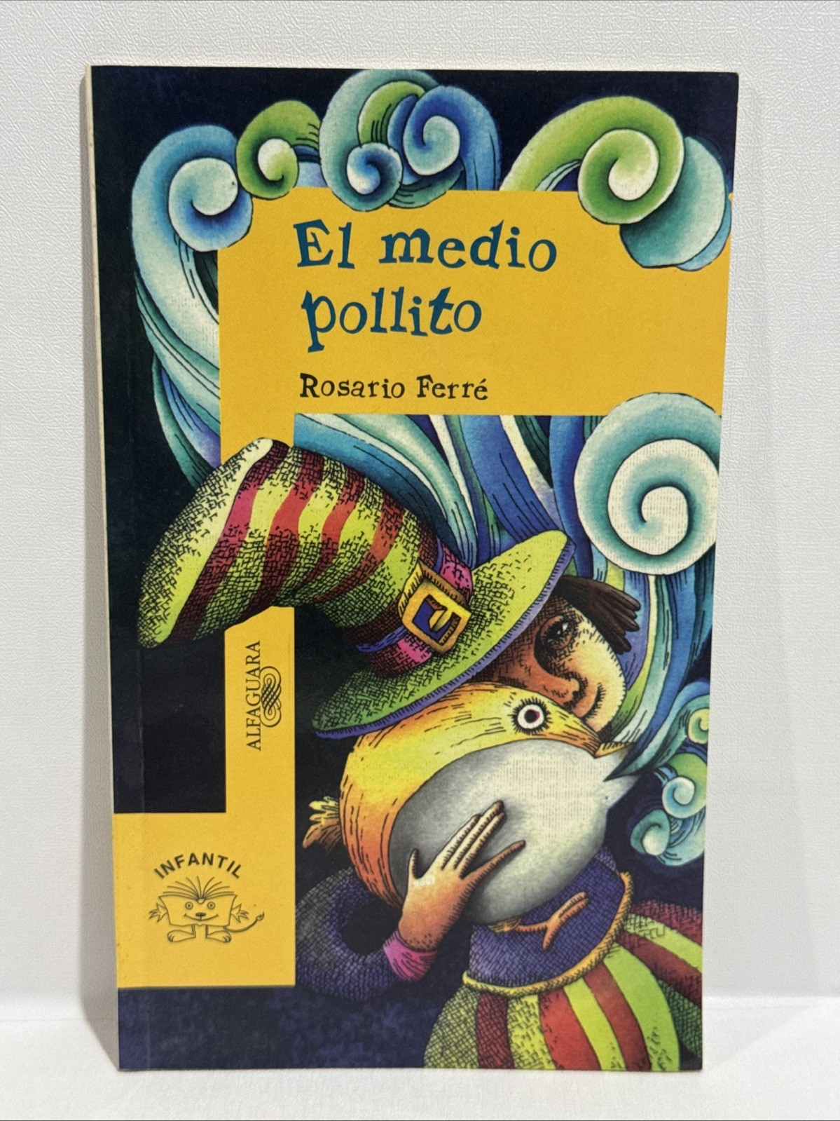 RARE El Medio Pollito by Rosario Ferre paperback 28 Pages m1