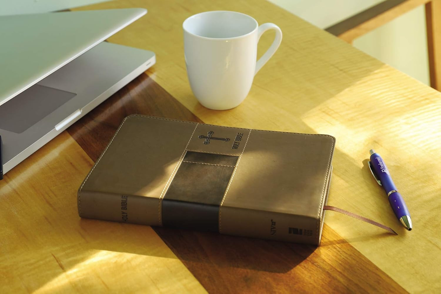 NIV, Premium Gift Bible, Leathersoft, Brown, Red Letter, Thumb Indexed, Comfort