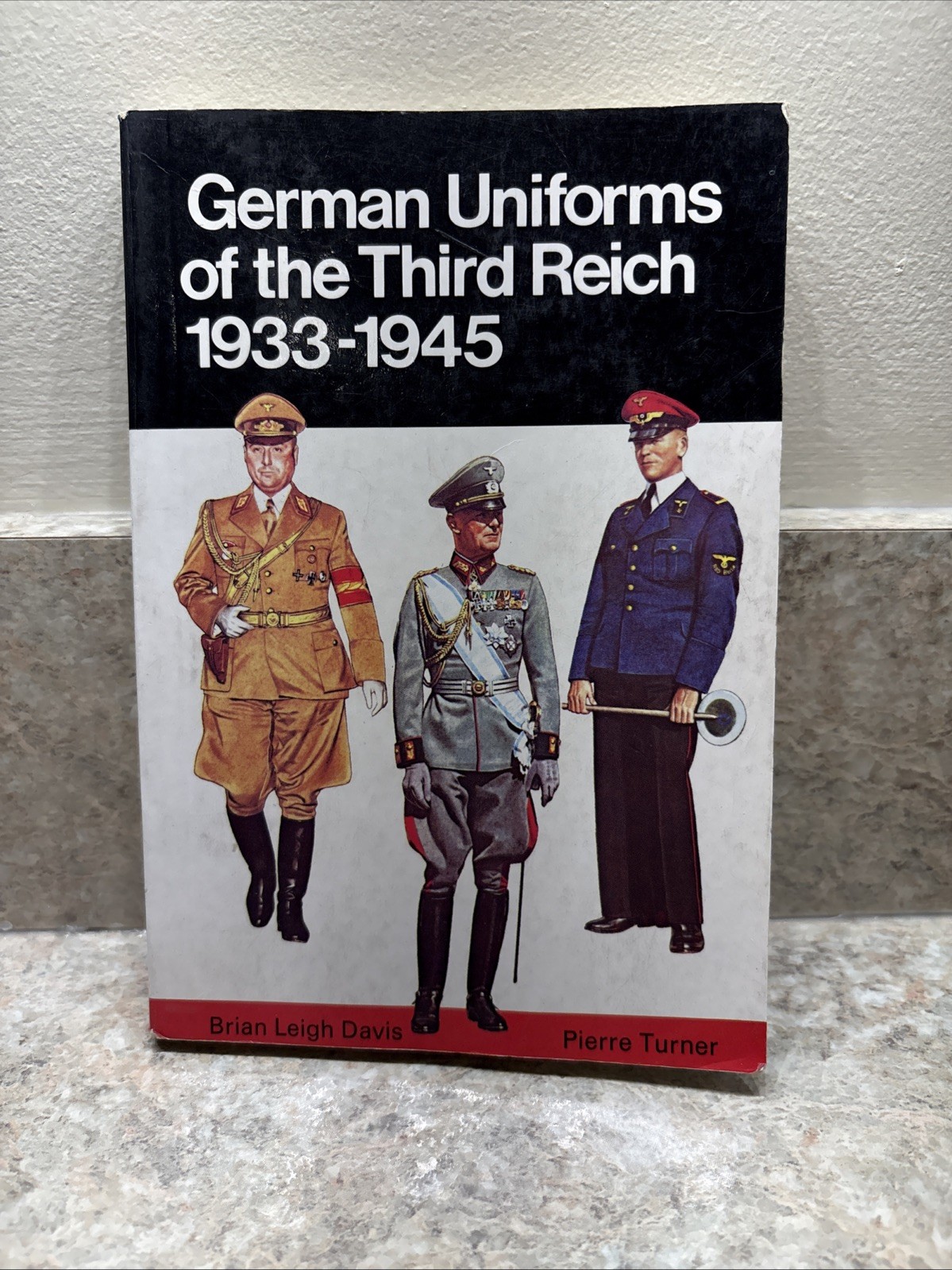 German Uniforms Of The Third Reich 1933-1945 Brian Davis Pierre Turner 1986 Nazi