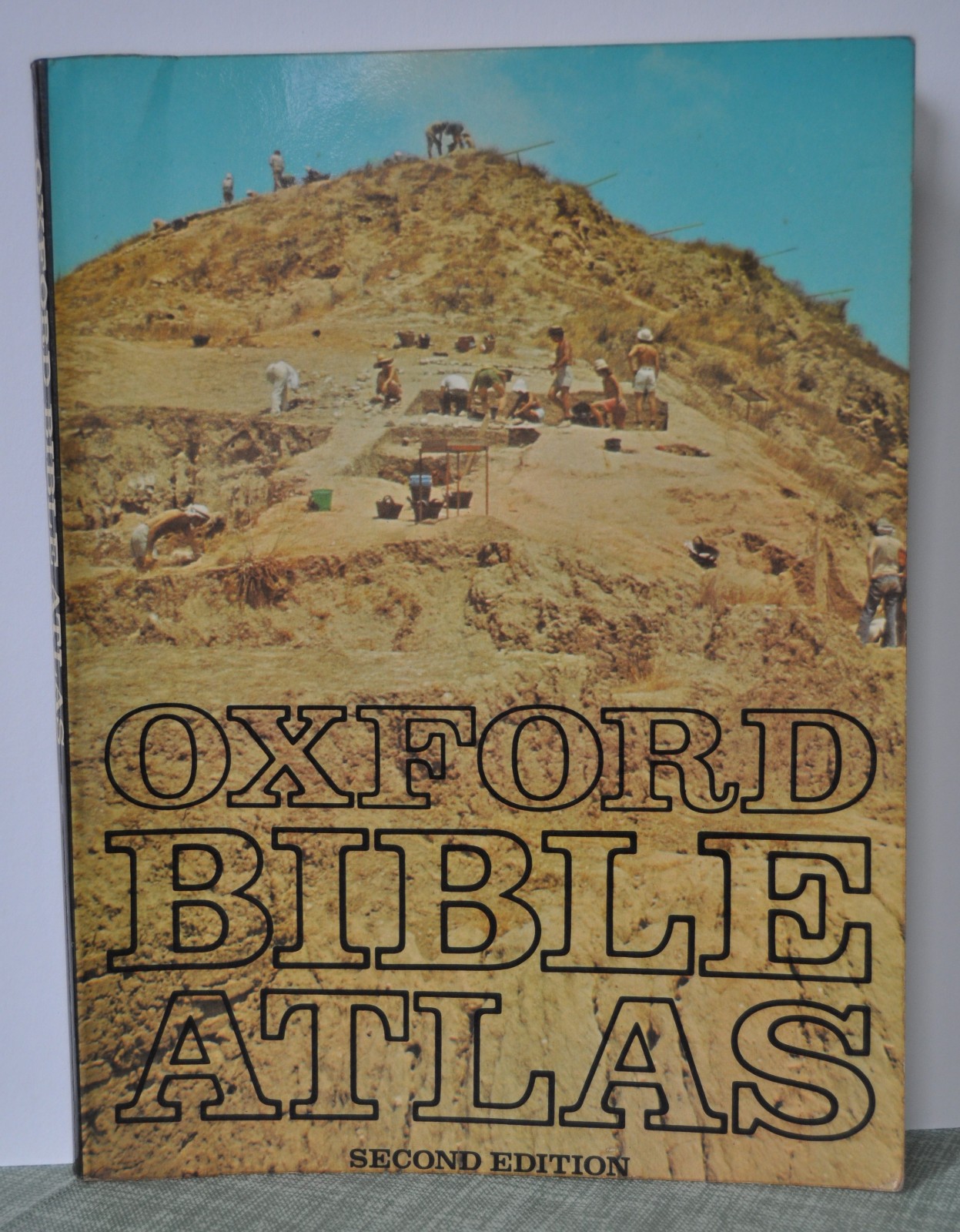 Oxford Bible Atlas by Herbert G. May, editor. Paperback, 10 x 7.5 in.–very good