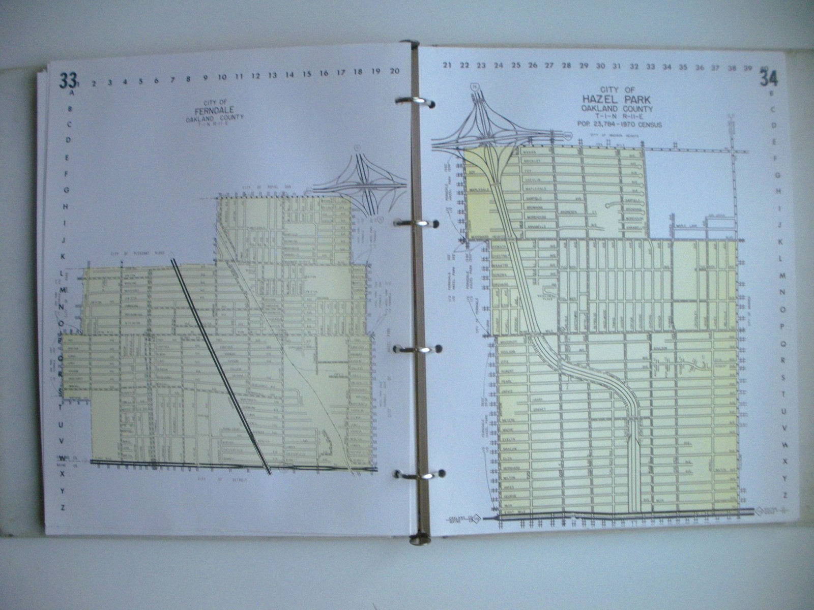Michigan GREATER COUNTY BOOK MAP – 1998 Oakland & Genesee with 110 pages of Maps