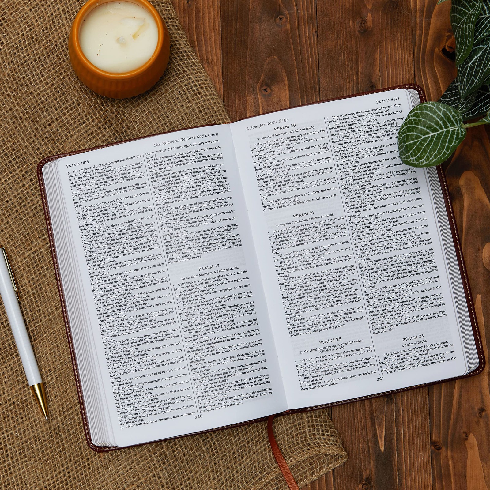 KJV Holy Bible: Gift and Award, Black Leather-Look, Red Letter, Comfort…