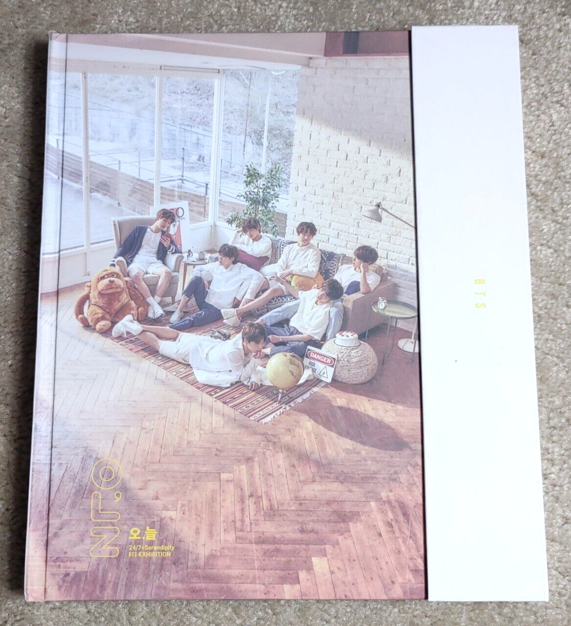 BTS 2018 Exhibition in Seoul Photobook LIKE NEW w/ photos (290 pages)