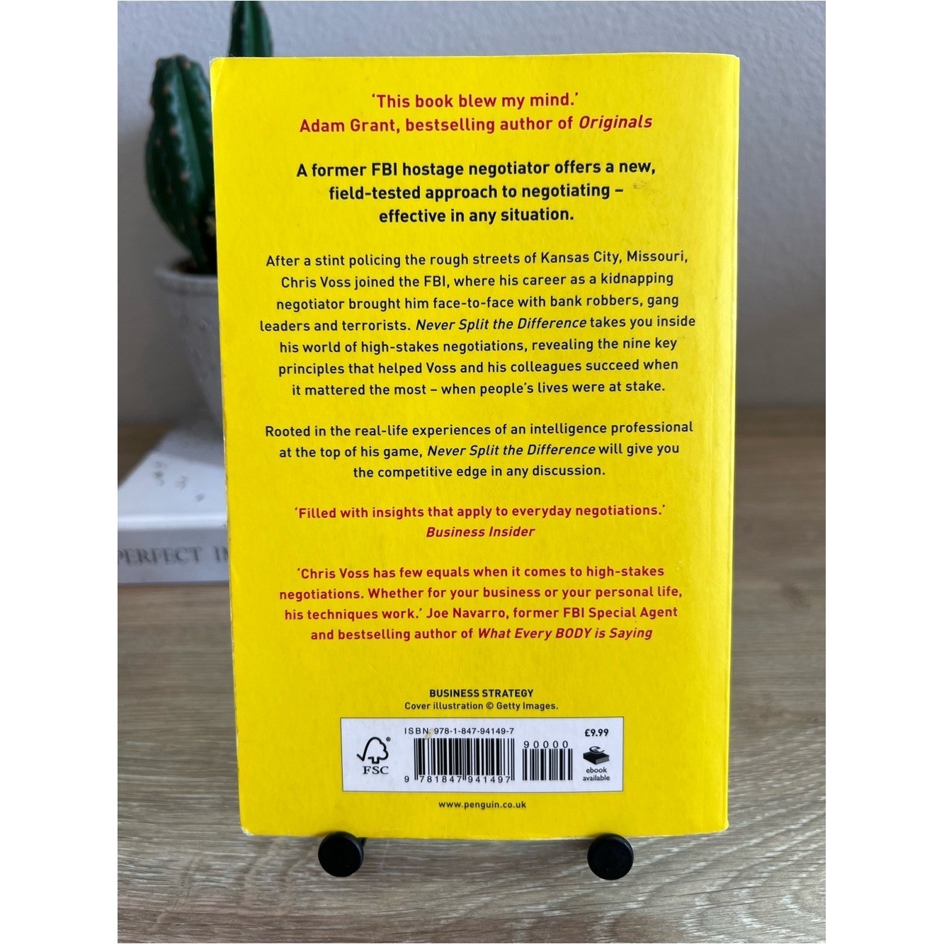 Never Split the Difference Chris Voss Paperback Negotiation Business Book