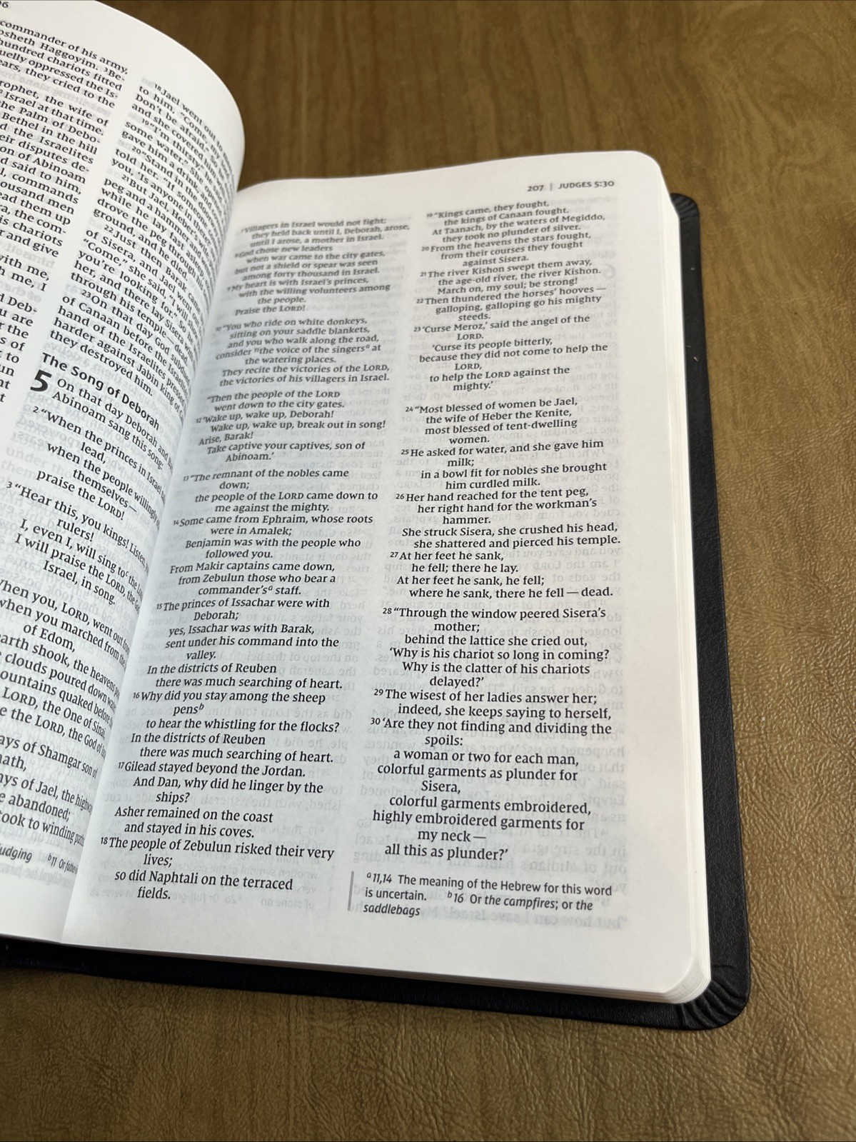 NIV Thinline Holy Bible Black Pattern Leathersoft 2011 Zondervan Good Condition