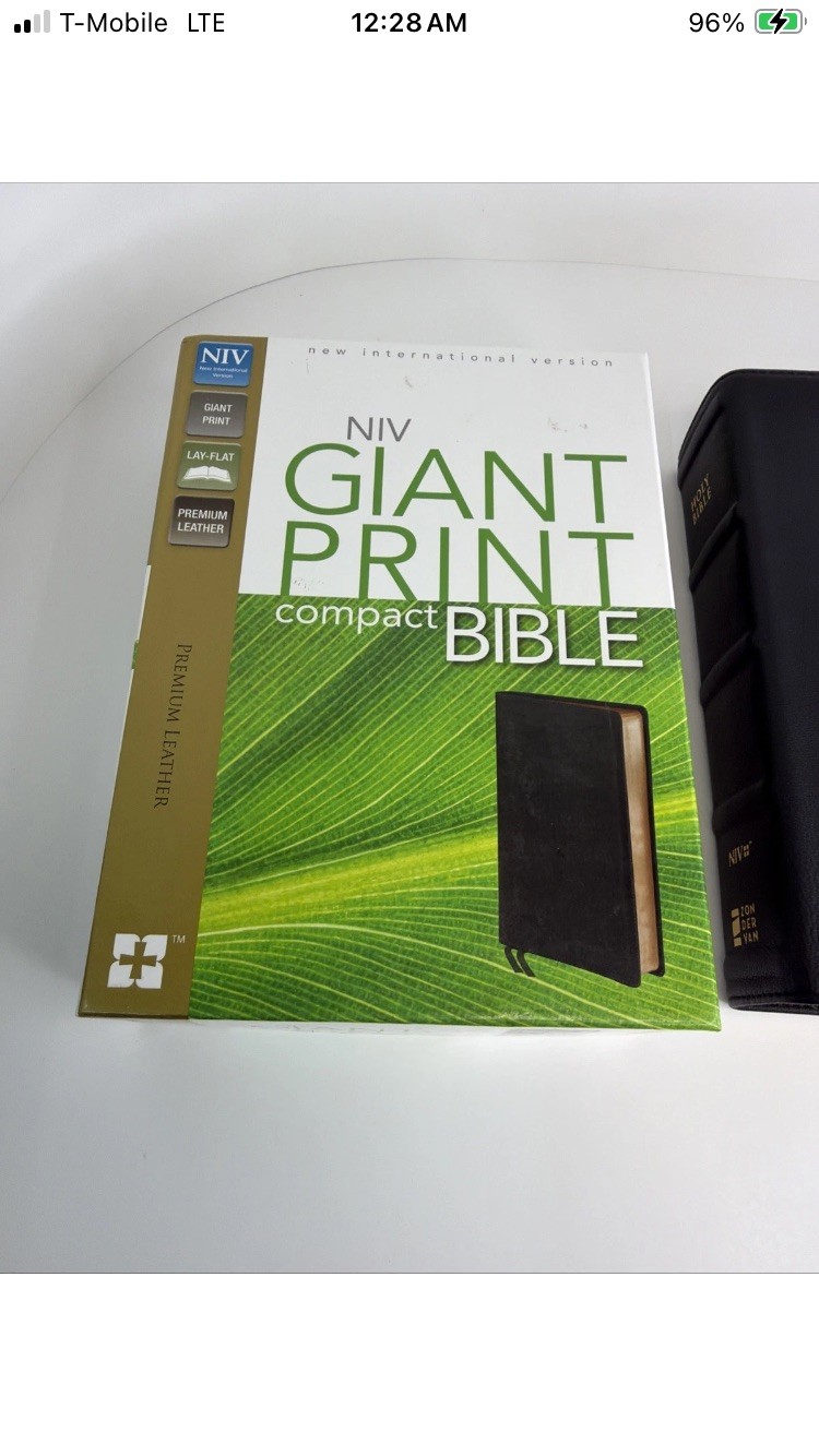 NIV, Giant Print Compact Bible, Giant Print, Premium Leather, Black – Excellent