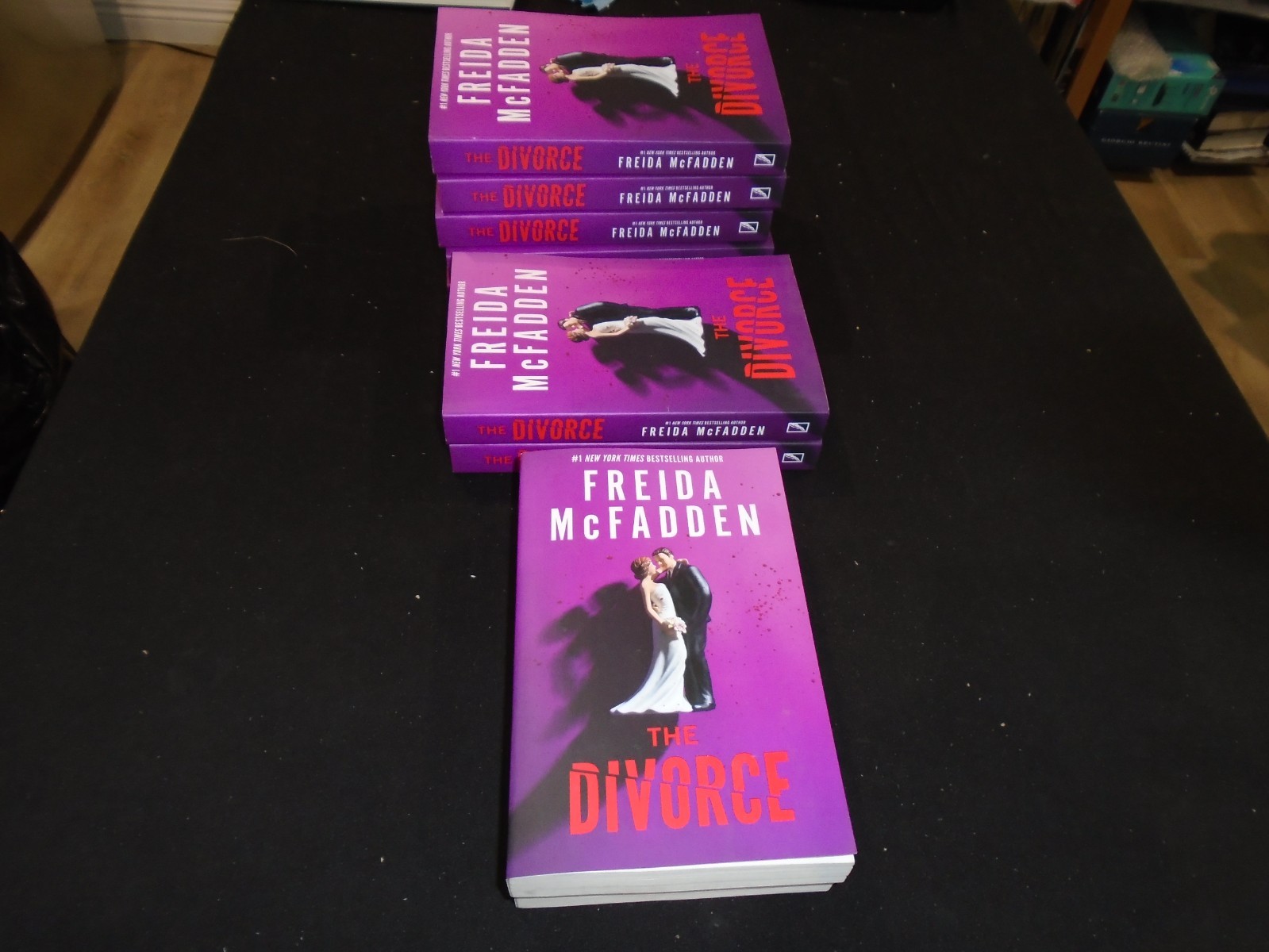 Signed Freida McFadden The Divorce US First Paperback The Housemaid