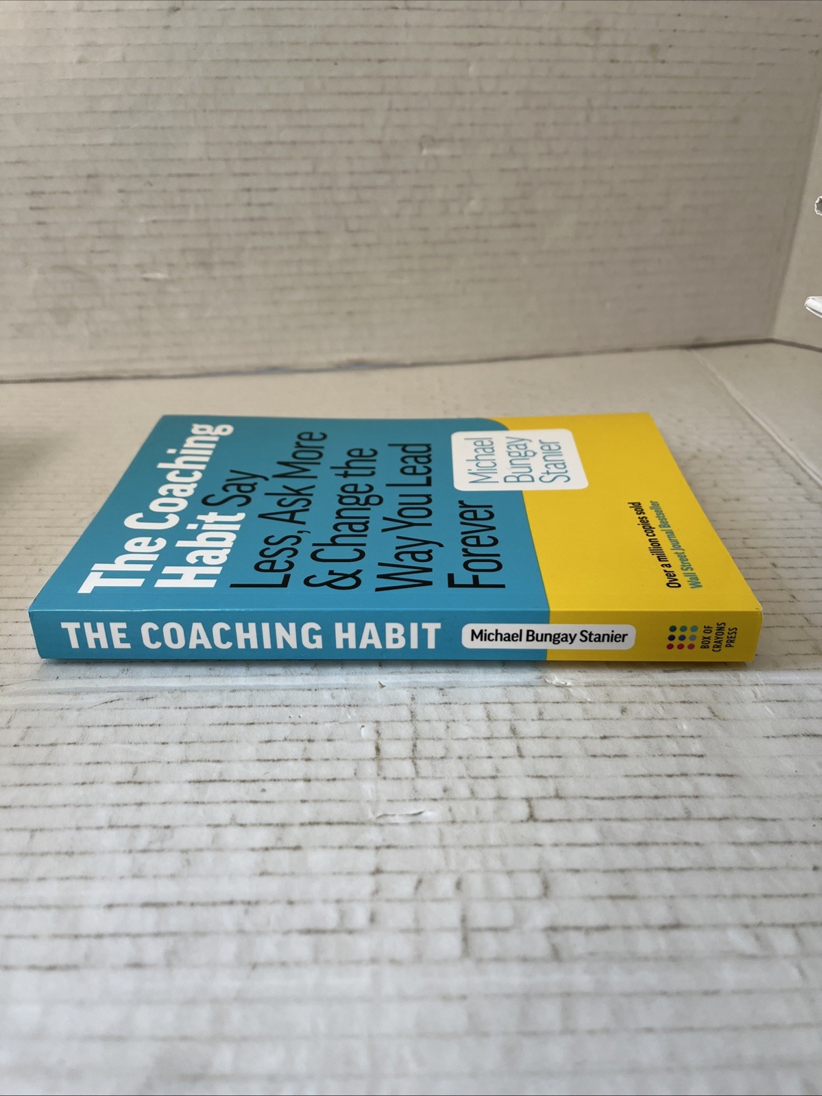 THE COACHING HABIT Michael Bungay Stanier 2016 TPB Page Two Books LIKE NEW