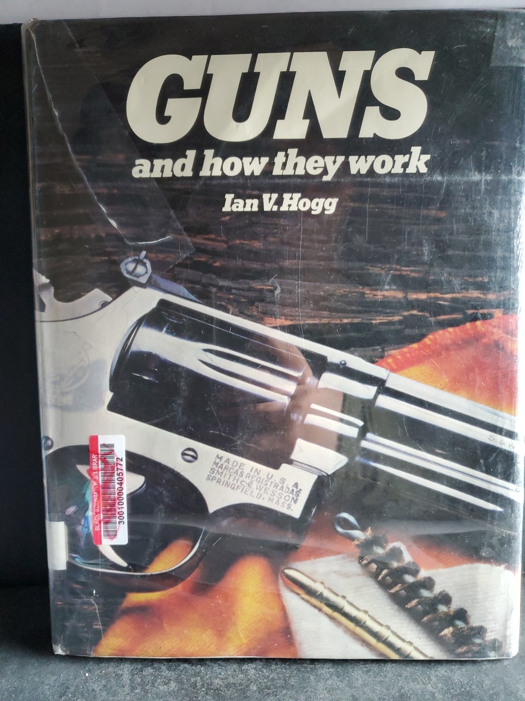 Guns and How They Work Ian V Hogg HC Illustrated Firearms Guide Book