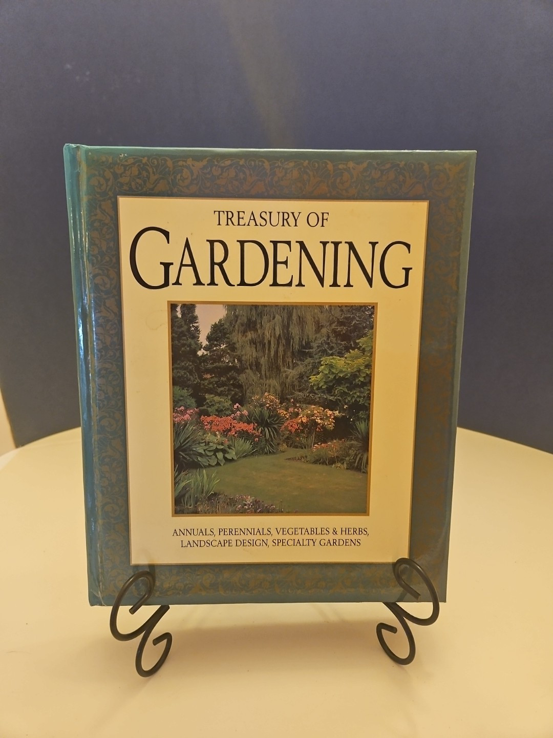 Treasury Of Gardening Hardcover Book 1994 576 Pages