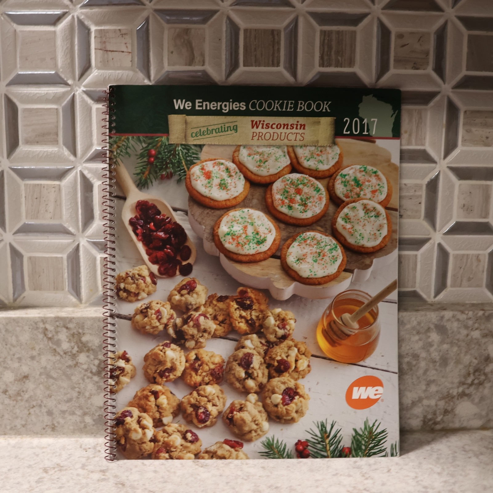 WE Energies Cookie Book Wisconsin Edition 2017