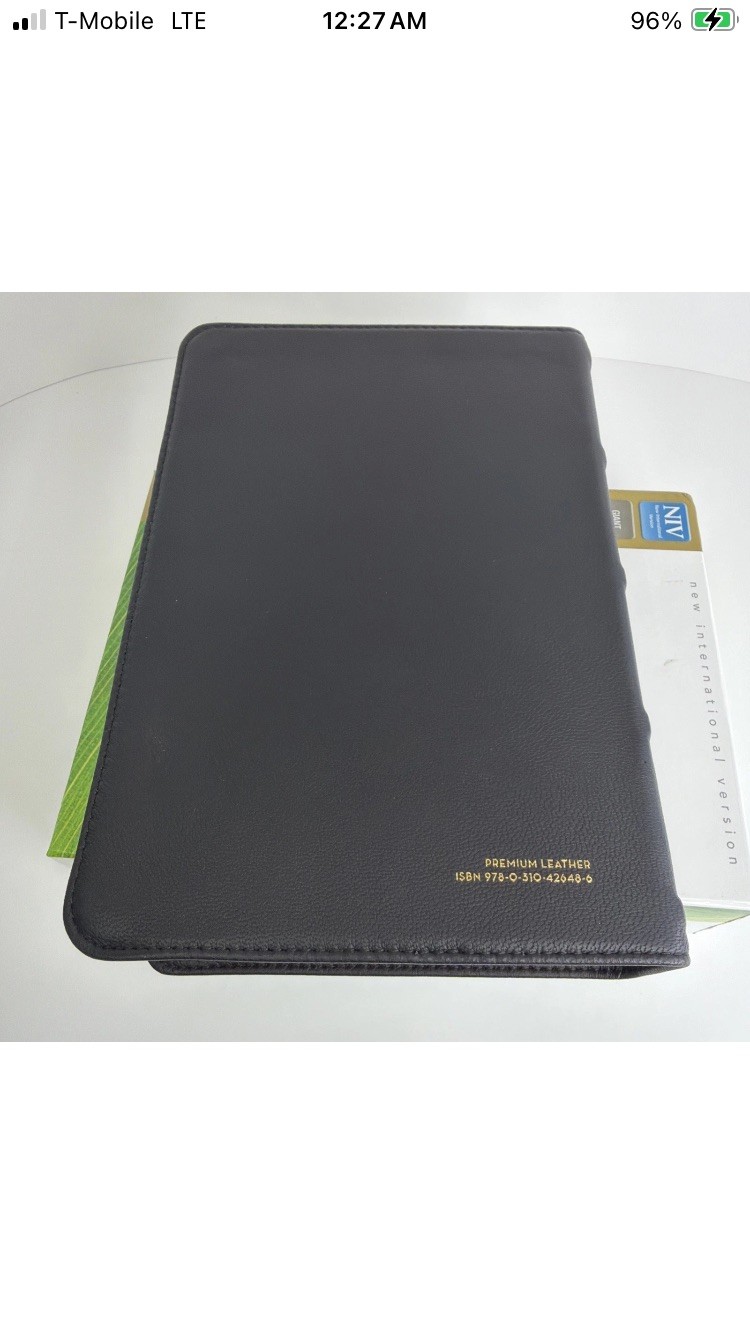 NIV, Giant Print Compact Bible, Giant Print, Premium Leather, Black – Excellent