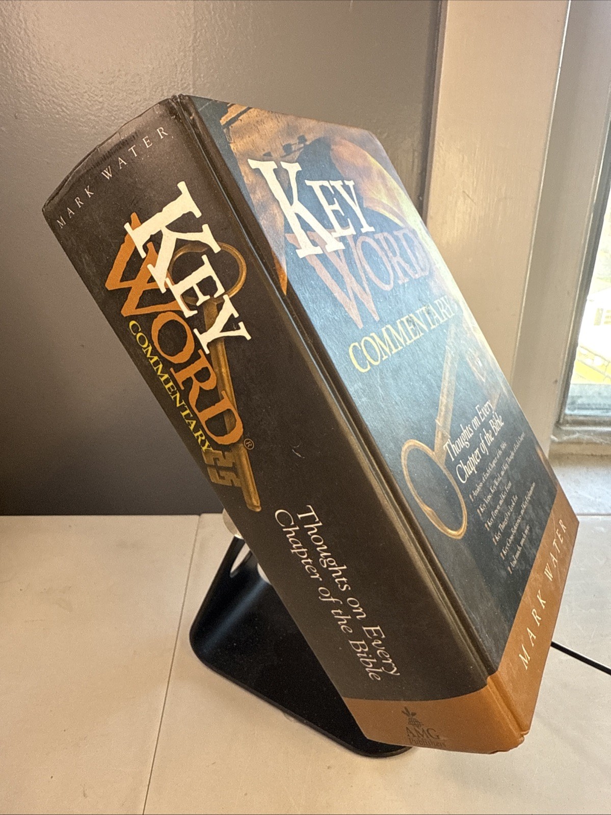Key Word Commentary: Thoughts on Every Chapter of the Bible Mark Water – HC