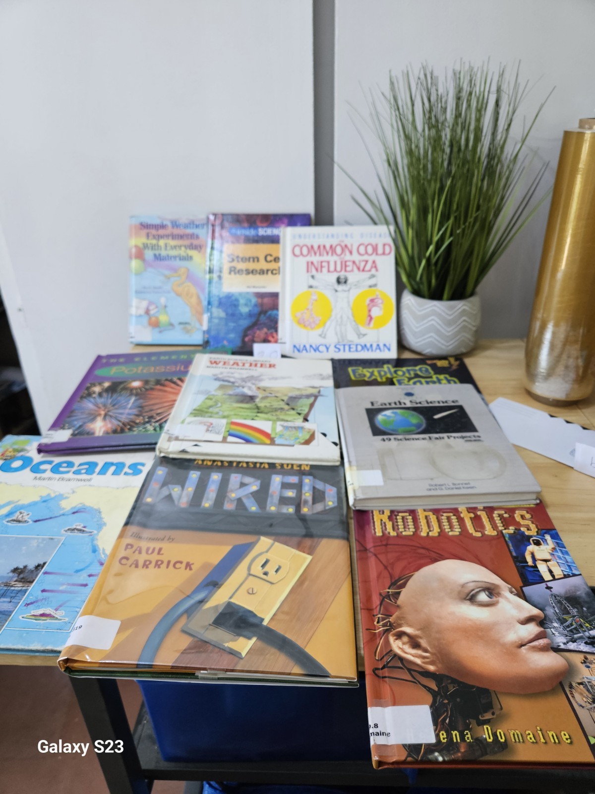 Lot Of 10 KIDS SCIENCE EDUCATIONAL Books TITLES SEEN Ex Library Hardcover