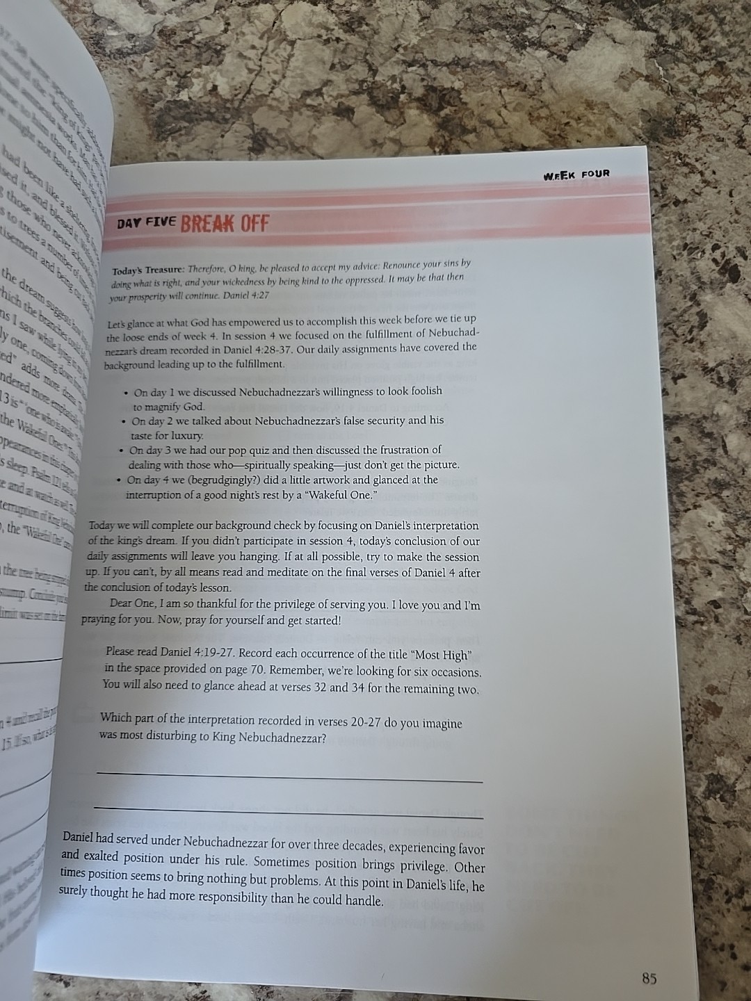 Daniel – Bible Study Book: Lives of Integrity, Words of Prophecy Beth Moore