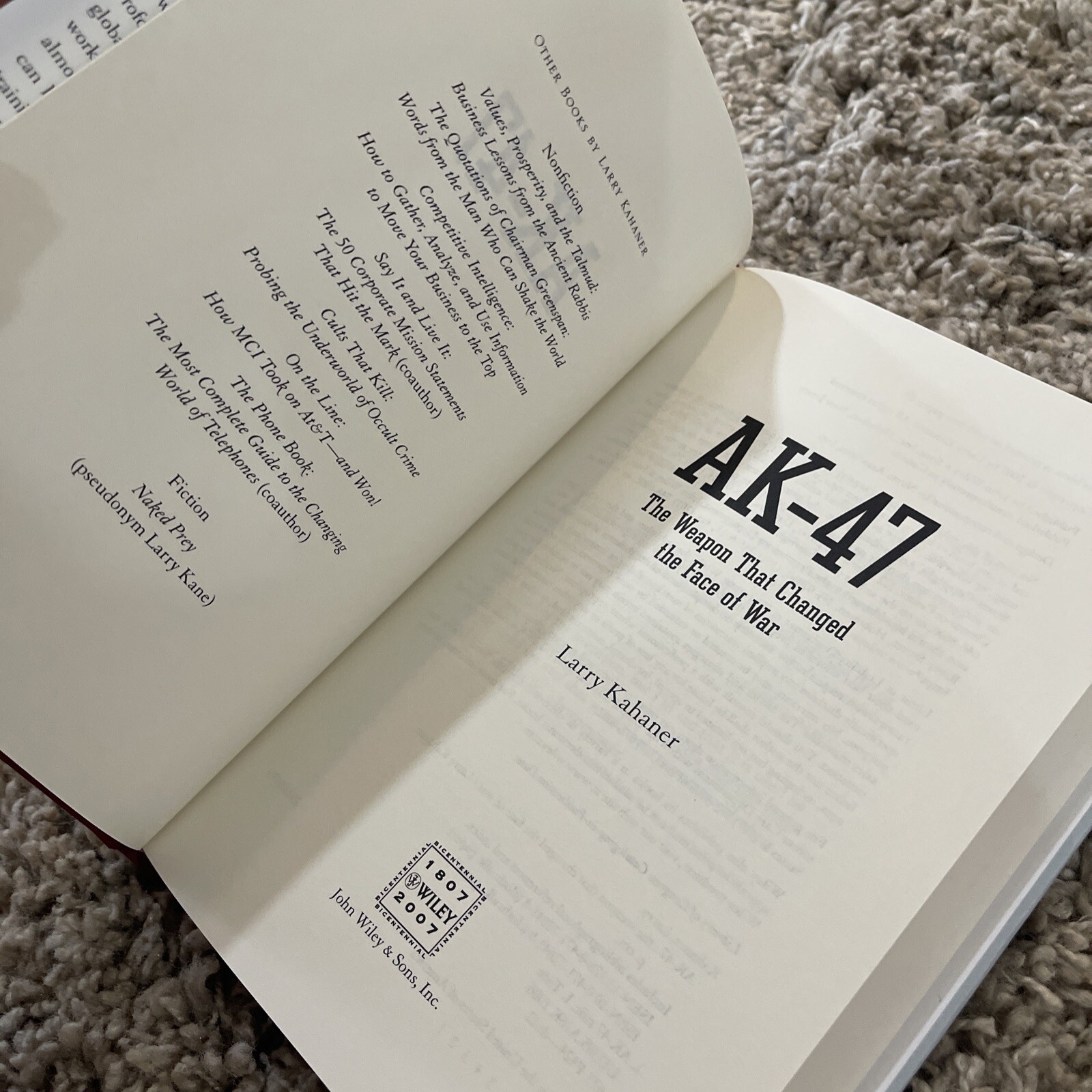 Ak-47 The Weapon That Changed the Face of War by Larry Kahaner 2007 HB/DJ First