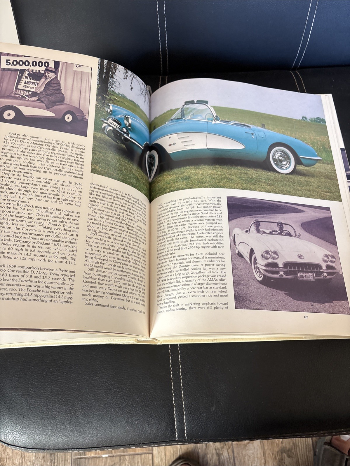 CORVETTE CHRONICLE LARGE HARDBACK BOOK* 192 PAGES* by JAMES FLAMMANG 1993 VTG.