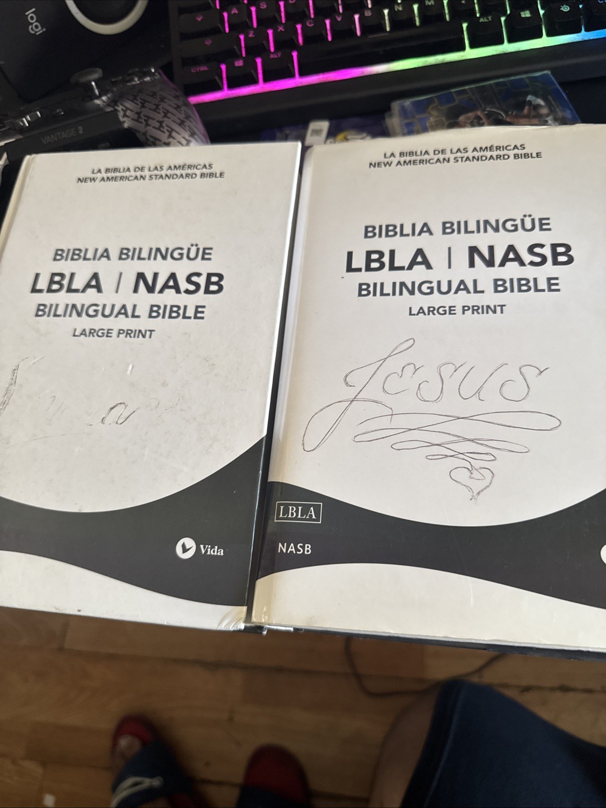 2x Bilingual BIBLE Bilingue BIBLIA Spanish English New American Old & New