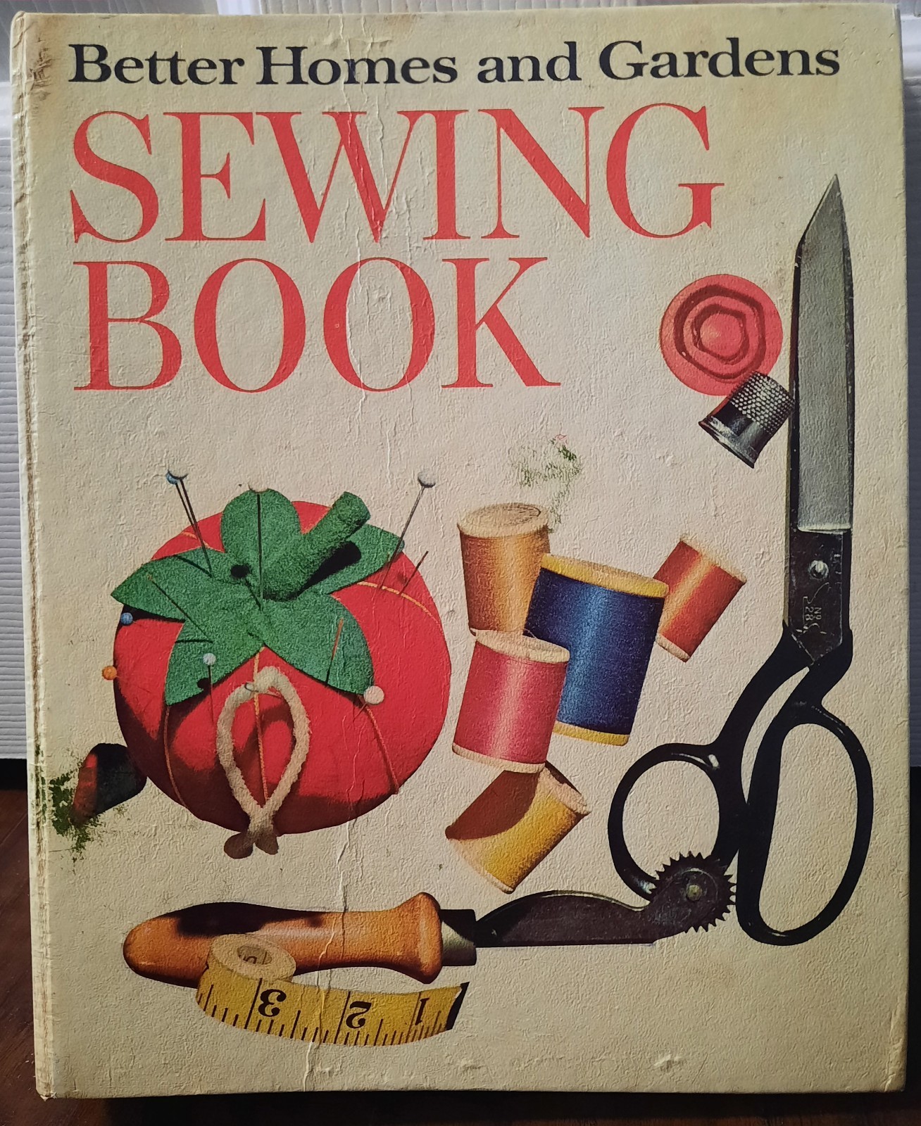 Vintage Better Homes and Gardens Sewing Book In 5 Ring Binder~1970~356 Pages
