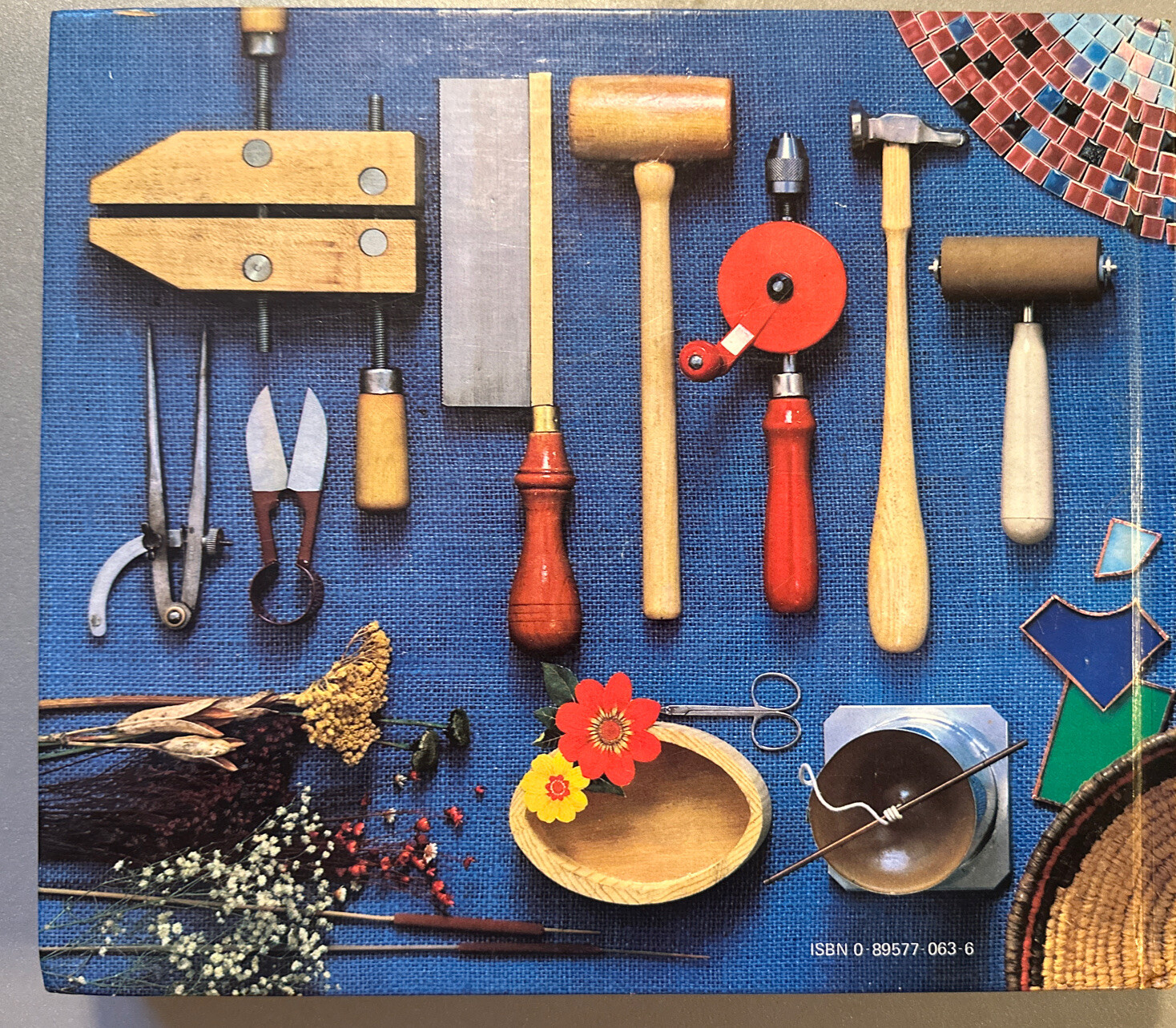 DYI CRAFTS AND HOBBIES READER’S DIGEST HARDCOVER BOOK EXCELLENT CONDITION