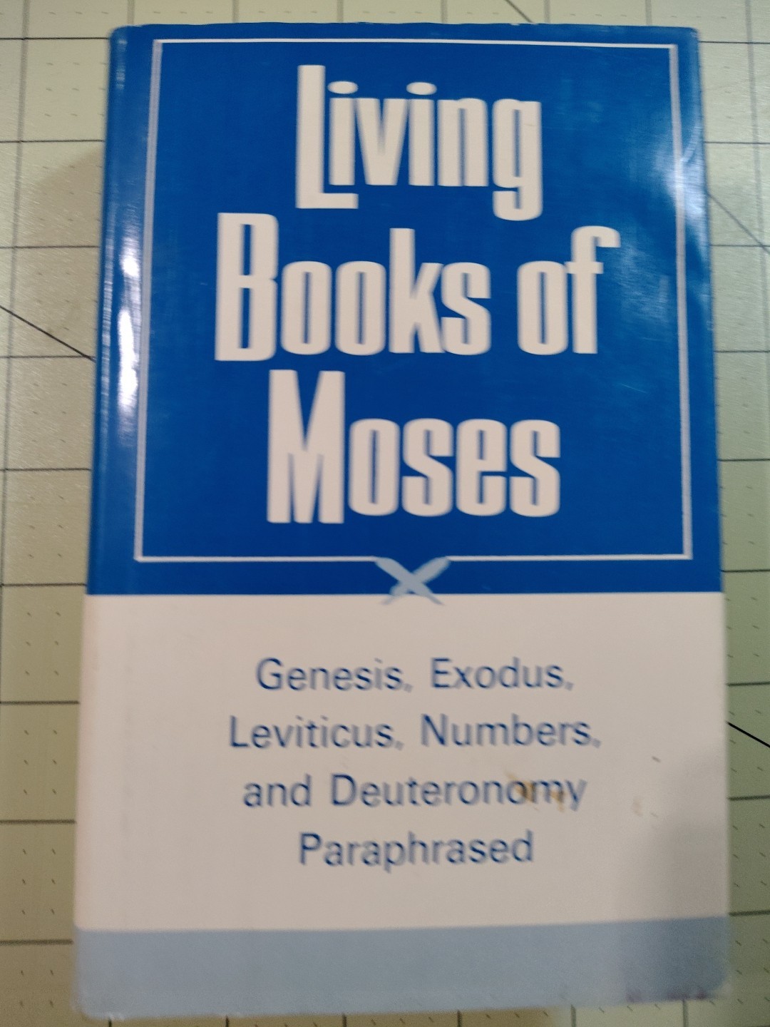 Living books of Moses;: A paraphrase of Genesis-Exodus-Leviticus-Numbers-Deu…