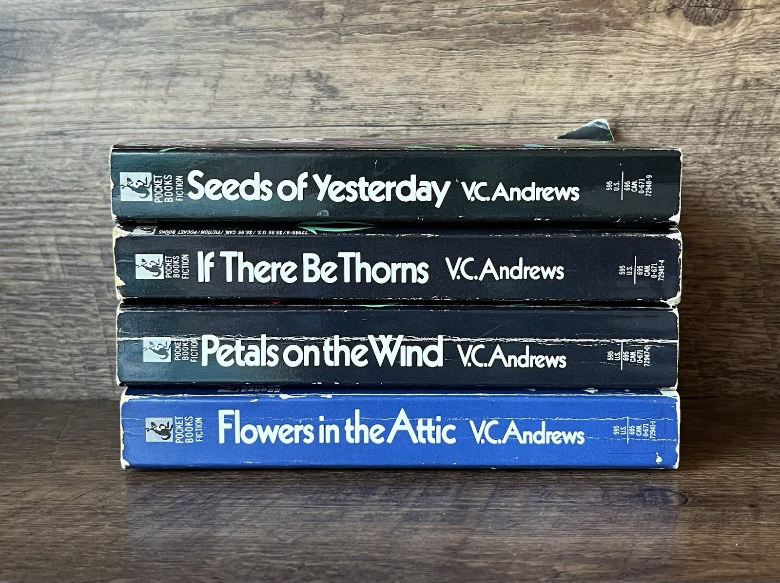4 Books V.C. Andrews Dollanganger Series Flowers in the Attic Start Some Wear