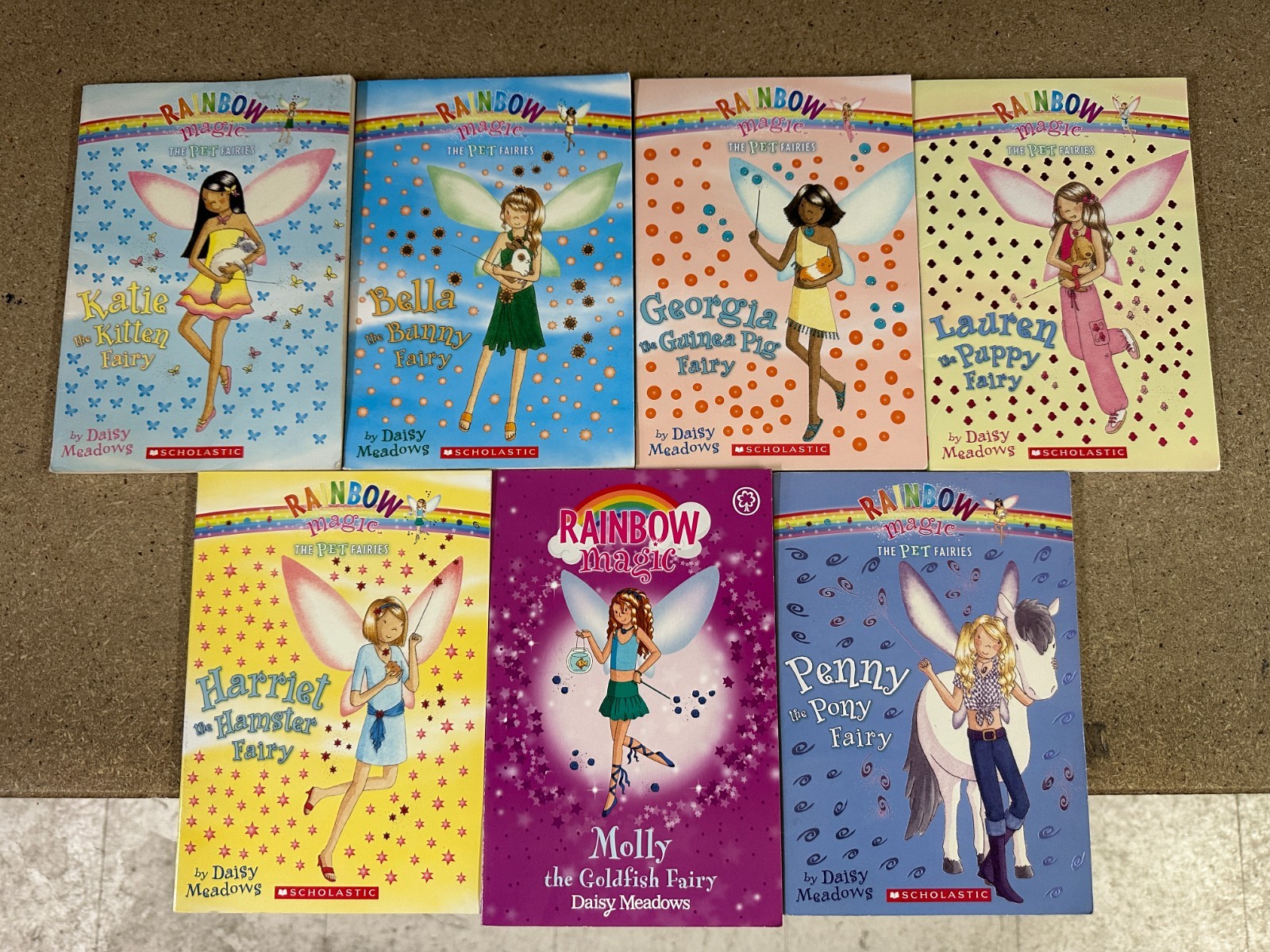 Daisy Meadows : Complete 1-7 Set Rainbow Magic Paperback Books – Good