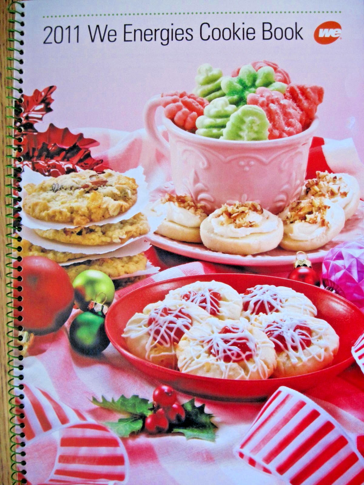 2011 WE ENERGIES CHRISTMAS COOKIE COOK BOOK ~ Wisconsin Electric Co.