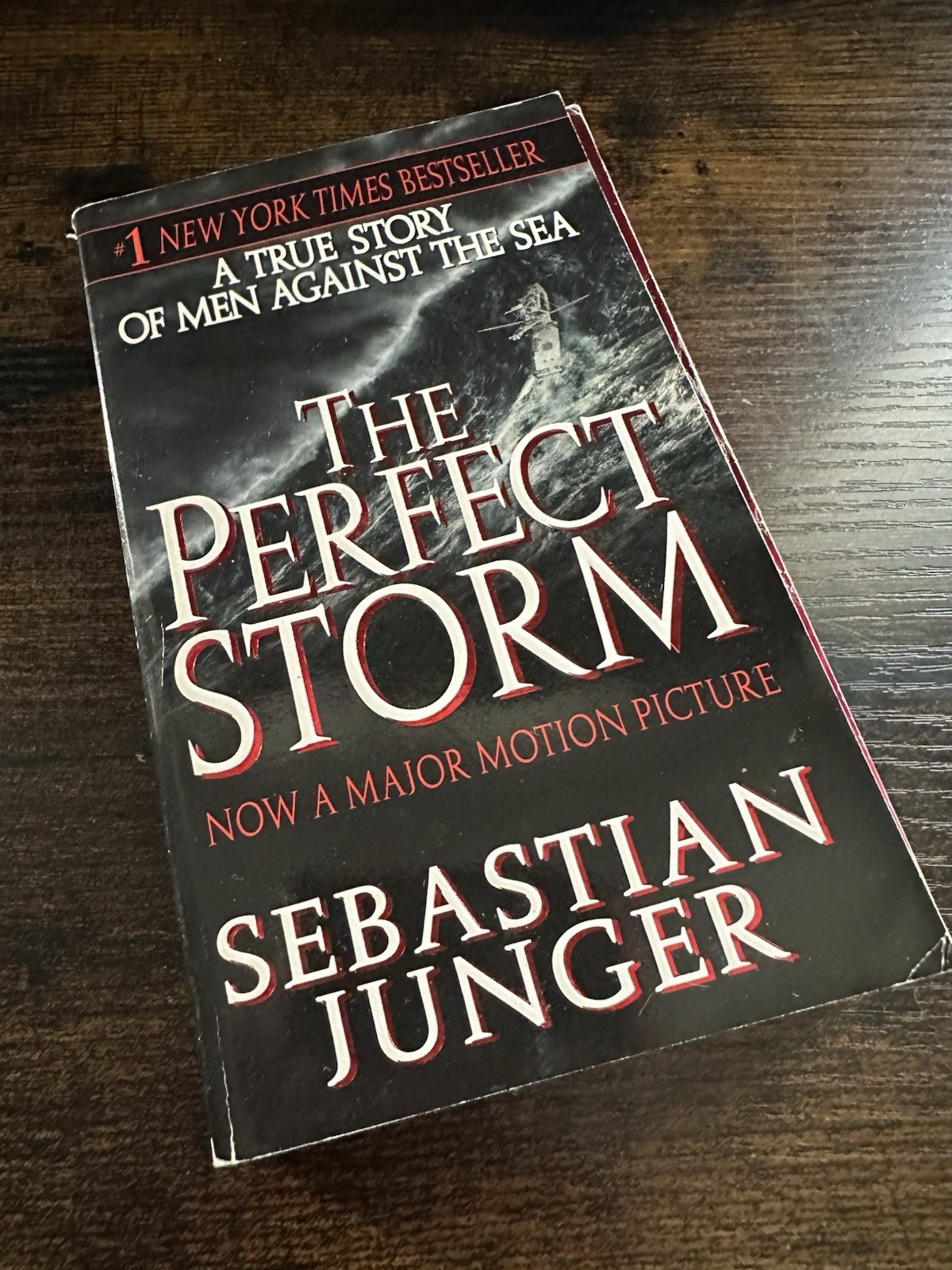 THE PERFECT STORM Novel by SEBASTIAN JUNGER Paperback 1997 (301 Pages).